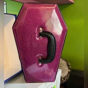 Lux de Ville fuchsia coffin case🏴‍☠️💜💖